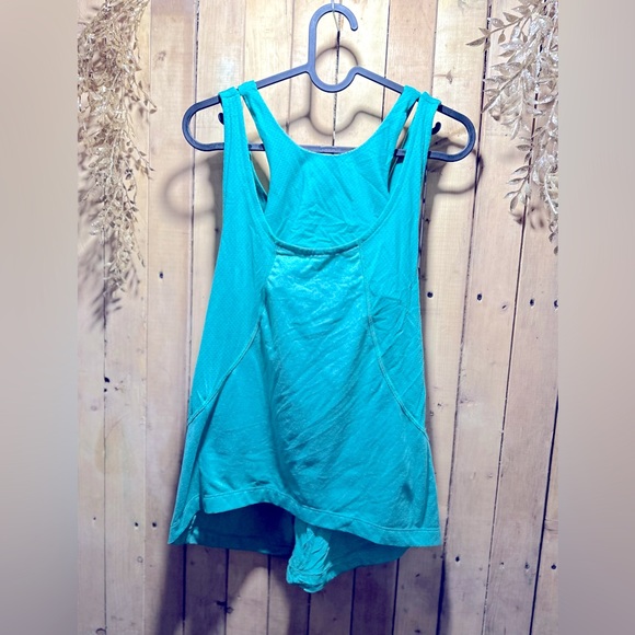 LOLË tank - Picture 1 of 2